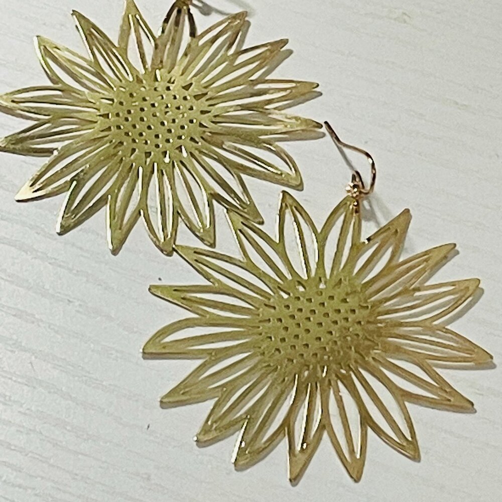 Gold Sunflower Cutout Dangle Earrings Lightweight Floral